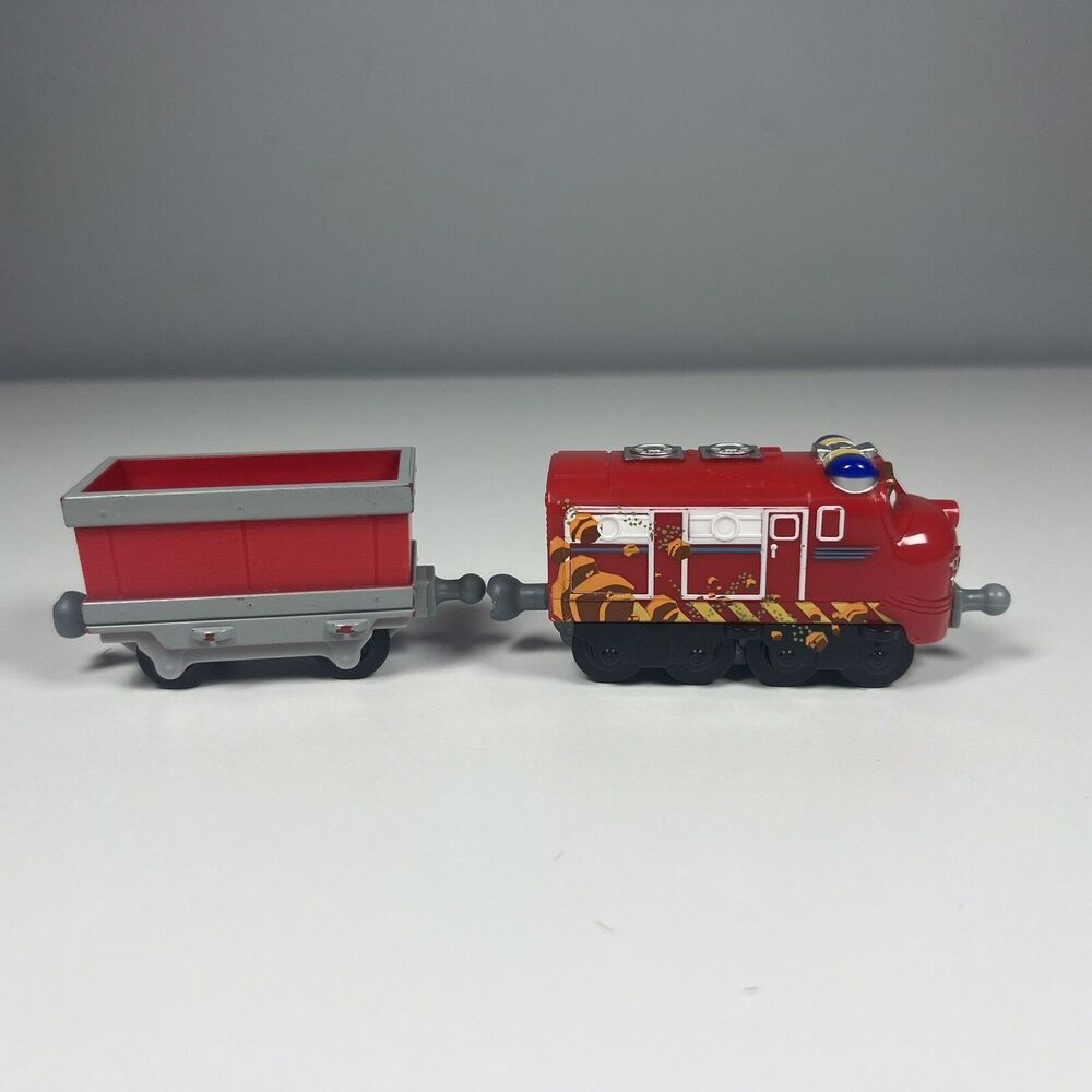 Chuggington Muddy Wilson Train Engine With Car TOMY Metal Base 2013